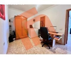 Casa en esquina con múltiples posibilidades