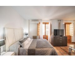 ???? APARTAMENTO CON ENCANTO EN EL CORAZÓN DE GRANADA – ALQUILER TEMPORAL JULIO Y AGOSTO 2025 ????