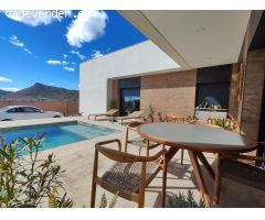 Villa en Venta en Pinoso, Alicante