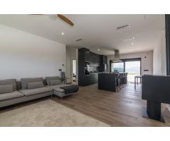 Villa en Venta en Pinoso, Alicante