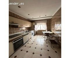 CASA 3 HABITACIONES. CON PATIO Y 3 COCHERAS.