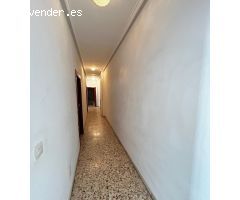 PISO 4 HABITACIONES CON PLAZA DE GARAJE. ZONA CENTRO.