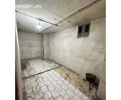 COCHERA CERRADA. ZONA CENTRO.