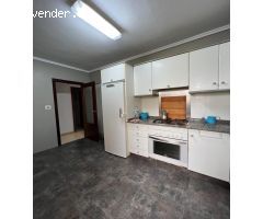 Amplio piso con 4 dormitorios y terraza en la playa de Sagunto