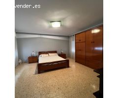 Amplio piso con 4 dormitorios y terraza en la playa de Sagunto