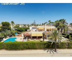 Villa en Venta en Cabo Roig, Alicante
