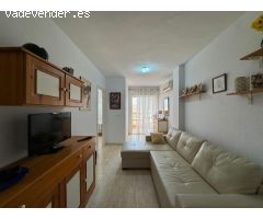 BONITO APARTAMENTO EN EL CENTRO DE TORREVIEJA CON PISCINA. 1 DORM. 1 BAÑO. 48 M2. PLAYA A 1000 METR.