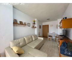 BONITO APARTAMENTO EN EL CENTRO DE TORREVIEJA CON PISCINA. 1 DORM. 1 BAÑO. 48 M2. PLAYA A 1000 METR.
