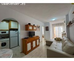 BONITO APARTAMENTO EN EL CENTRO DE TORREVIEJA CON PISCINA. 1 DORM. 1 BAÑO. 48 M2. PLAYA A 1000 METR.