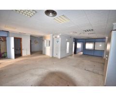 LOCAL EN CENTRO DE TORREVIEJA A 250 METROS DE LA PLAYA CON POSIBLIDAD DE APARTAMENTO