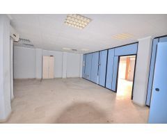 LOCAL EN CENTRO DE TORREVIEJA A 250 METROS DE LA PLAYA CON POSIBLIDAD DE APARTAMENTO