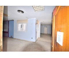 LOCAL EN CENTRO DE TORREVIEJA A 250 METROS DE LA PLAYA CON POSIBLIDAD DE APARTAMENTO