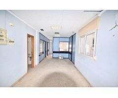 LOCAL EN CENTRO DE TORREVIEJA A 250 METROS DE LA PLAYA CON POSIBLIDAD DE APARTAMENTO