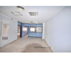 LOCAL EN CENTRO DE TORREVIEJA A 250 METROS DE LA PLAYA CON POSIBLIDAD DE APARTAMENTO