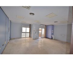 LOCAL EN CENTRO DE TORREVIEJA A 250 METROS DE LA PLAYA CON POSIBLIDAD DE APARTAMENTO