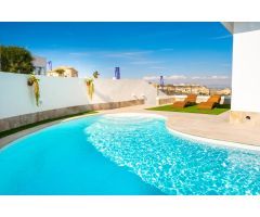 PRECIOSA GRAN VILLA CON VISTAS AL CAMPO DE GOLF “LA MARQUESA”!