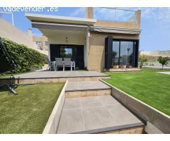CHALET INDEPENDIENTE EN URBANIZACION CON PISCINA PROPIA Y JARDIN