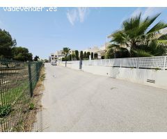 CHALET INDEPENDIENTE EN URBANIZACION CON PISCINA PROPIA Y JARDIN