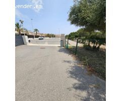 CHALET INDEPENDIENTE EN URBANIZACION CON PISCINA PROPIA Y JARDIN