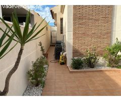 CASA ADOSADA DE 2 HAB Y 2 BAÑOS CON PISCINA COMUNITARIA EN ORIHUELA COSTA