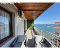 APARTAMENTO CON VISTAS AL MAR! REFORMADO EN PRIMERA LINEA! 3 DORM. 2 BAÑOS. PISCINA. 90M2.