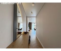 APARTAMENTO CON VISTAS AL MAR! REFORMADO EN PRIMERA LINEA! 3 DORM. 2 BAÑOS. PISCINA. 90M2.