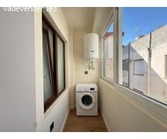APARTAMENTO CON VISTAS AL MAR! REFORMADO EN PRIMERA LINEA! 3 DORM. 2 BAÑOS. PISCINA. 90M2.