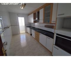 PISO DE ALQUILER EN SALOU CENTRO 4 HABITACIONES CON PARKING INCLUIDO Y PISCINA COMUNITARIA