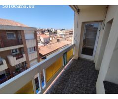 PISO EN CAMBRILS ZONA DE LA ESTACION DE 3 HABITACIONES.