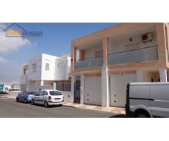VENTA DE DUPLEX EN ROQUETAS DE MAR. ZONA INSTITUTOS..4 DOR.2 BAÑOS ,TERRAZA Y PATIO ,COCINA INDEPEN