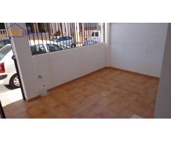 VENTA DE DUPLEX EN ROQUETAS DE MAR. ZONA INSTITUTOS..4 DOR.2 BAÑOS ,TERRAZA Y PATIO ,COCINA INDEPEN