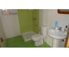 VENTA DE DUPLEX EN ROQUETAS DE MAR. ZONA INSTITUTOS..4 DOR.2 BAÑOS ,TERRAZA Y PATIO ,COCINA INDEPEN