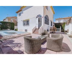 Chalet Exclusivo en Venta en Híjar (Las Gabias), Granada
