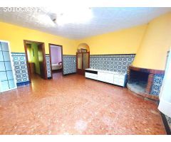 CHALET CON AMPLIA PARCELA A 3KM DE LA POBLACION Y DE LA CV 35