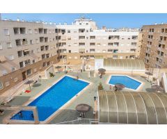 Estudio en Torrevieja con piscina comunitaria