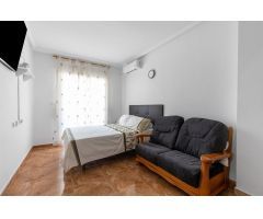 Estudio en Torrevieja con piscina comunitaria