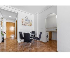 Estudio en Torrevieja con piscina comunitaria