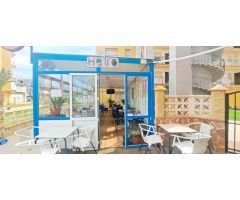¡ Tu negocio rentable te espera en la Urba de Roquetas de Mar! Bar Restaurante a la venta.