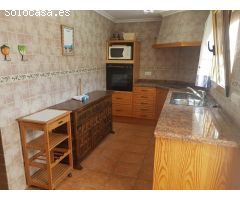 Villa ubicada en una zona soleada a tan solo 2 km de la playa de Puerto Blanco.