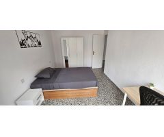 ideal para estudiantes! amplia, linda, iluminada y equipada! 1300 EUROS.