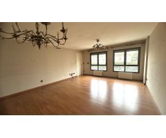 Magnífico piso frente a Diputación en venta.