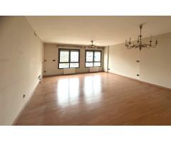 Magnífico piso frente a Diputación en venta.