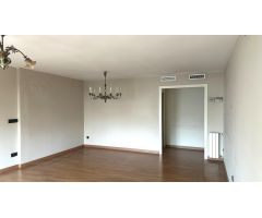 Magnífico piso frente a Diputación en venta.