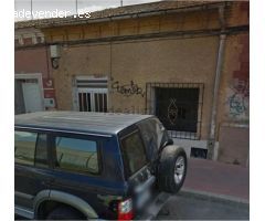 ¡Oportunidad para constructores y inversores! Chalet adosado en Orilla de la Vía de Barriomar