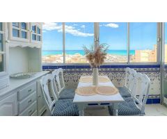 Atico elegante y con estilo único y con espectaculares vistas panorámicas a la playa de la Mata