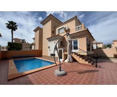 Chalet independiente en venta con sauna, gimnasio y piscina privada