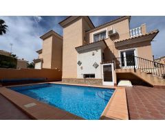 Chalet independiente en venta con sauna, gimnasio y piscina privada