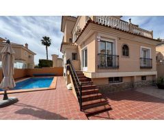 Chalet independiente en venta con sauna, gimnasio y piscina privada