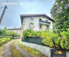 Casa Independiente de 365m2 con jardín y garaje grande en finca de 1033m2 en Areitio, Vizcaya.