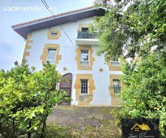 Casa Independiente de 365m2 con jardín y garaje grande en finca de 1033m2 en Areitio, Vizcaya.